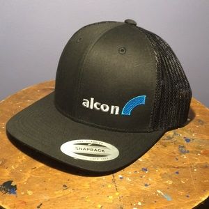 Alcon black SnapBack hat nwot the classic yupoong mesh back 6 panel cap